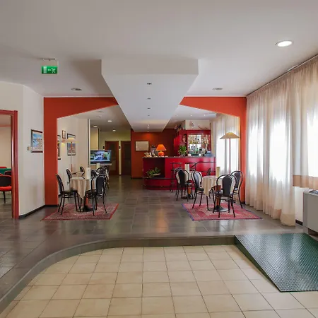 فندق Quadrifoglio كالياري