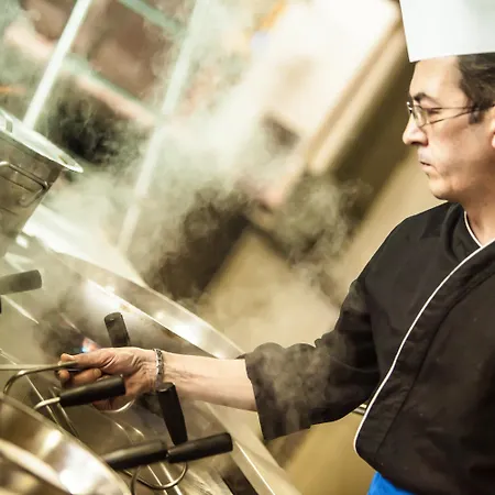 Quadrifoglio מלון 3*