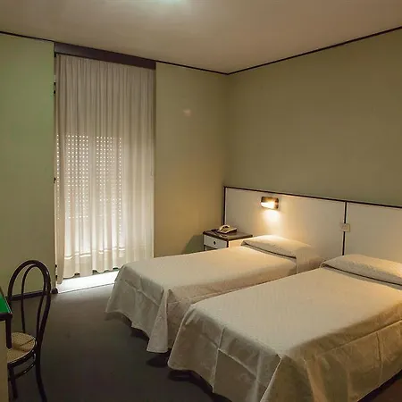 Quadrifoglio فندق 3*