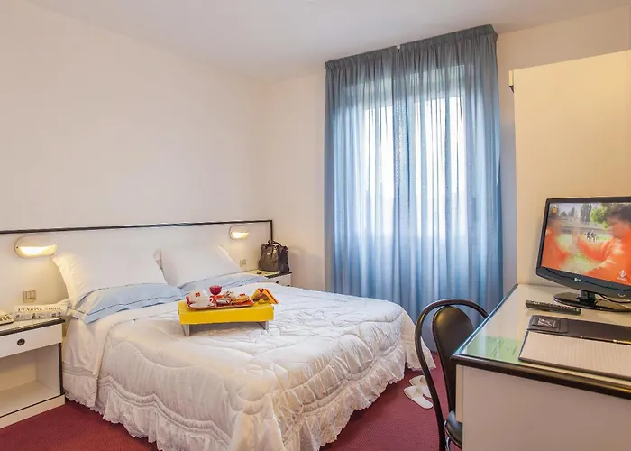 Hotell Quadrifoglio 3*